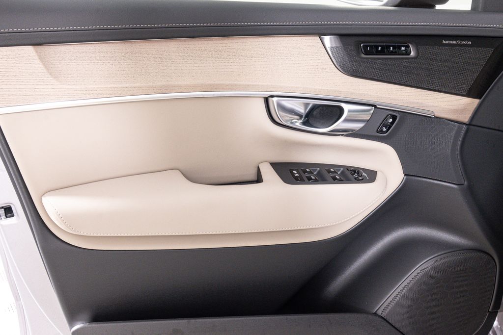 2026 Volvo XC90 Plus - Photo 25