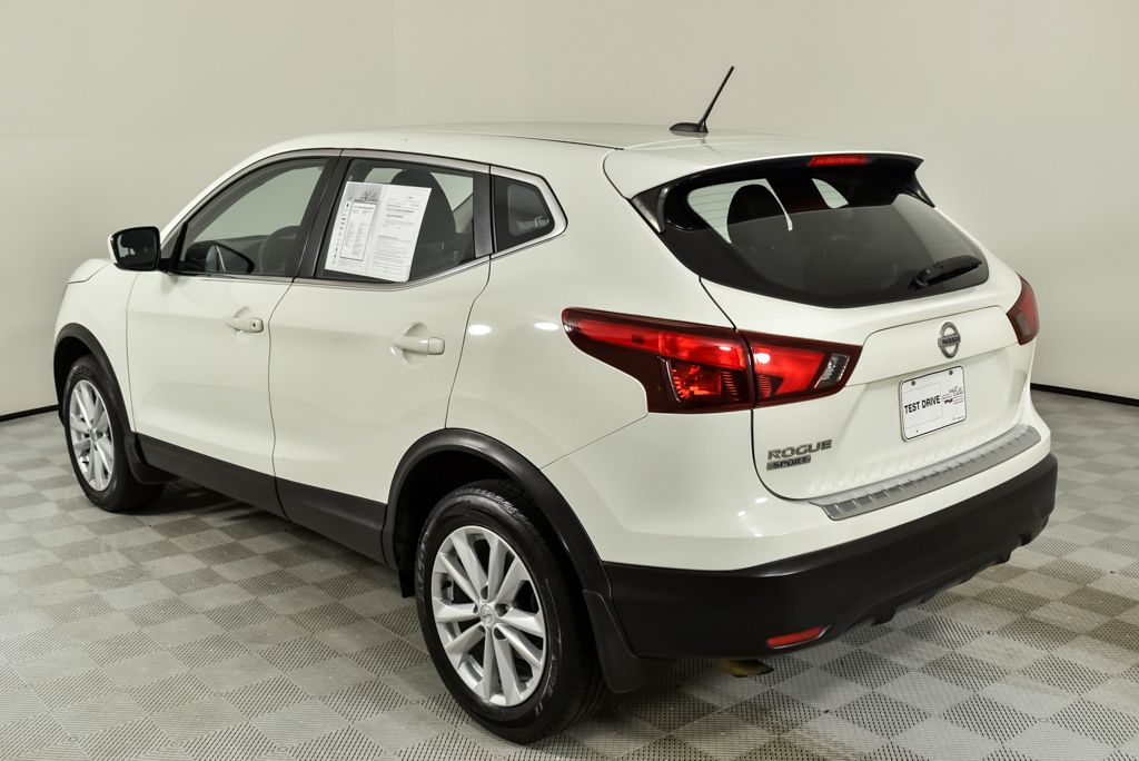 2017 Nissan Rogue Sport S photo 3