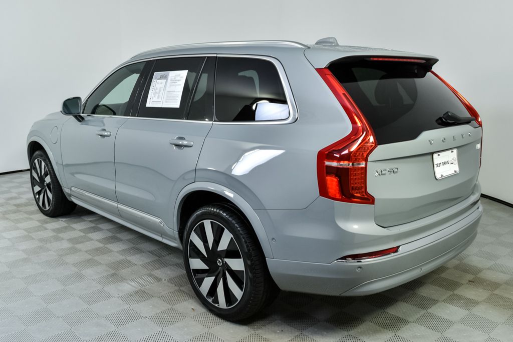 2024 Volvo XC90 T8 Plus photo 3