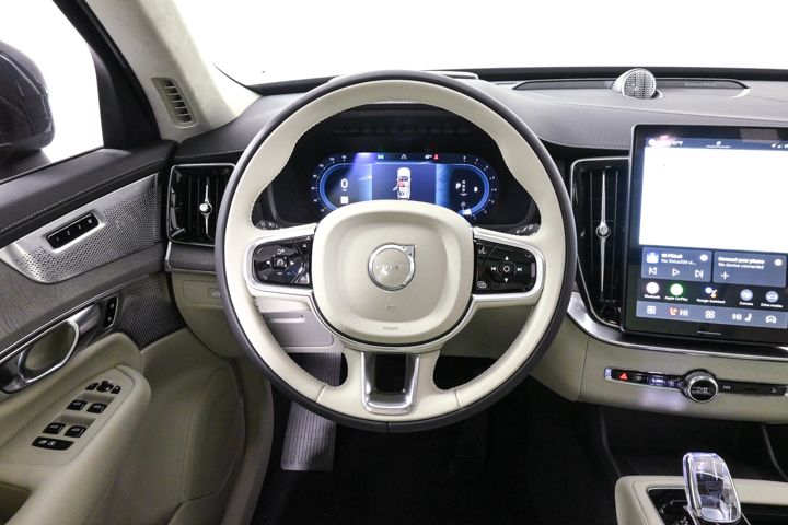 2025 Volvo XC90 photo 3