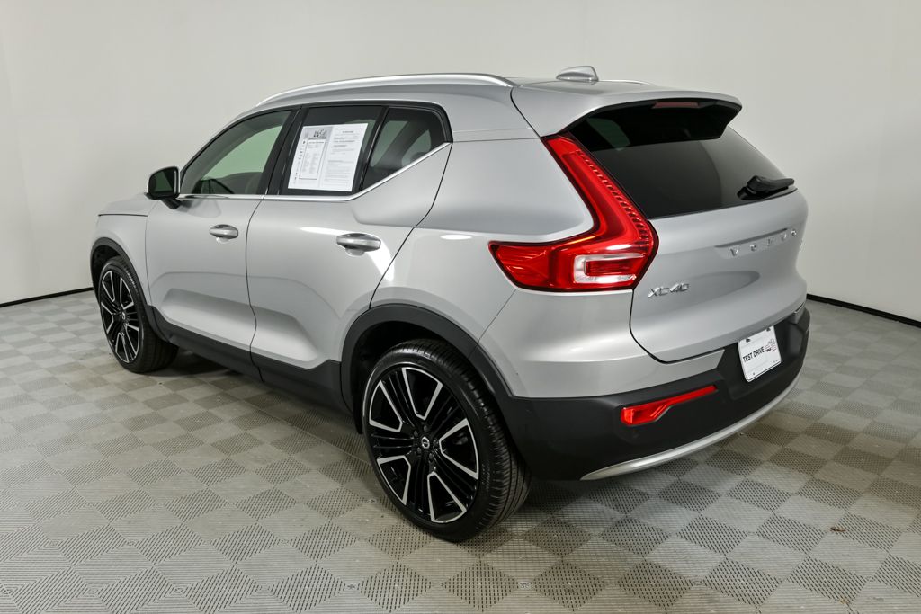 2024 Volvo XC40 Ultimate photo 3