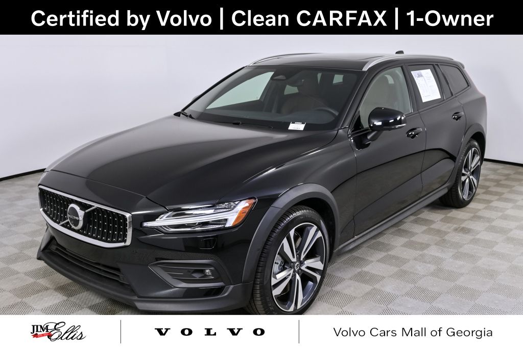 2025 Volvo V60 Cross Country B5 Plus Wagon
