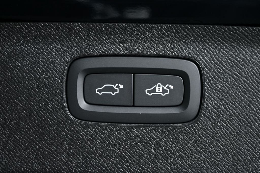 2026 Volvo XC90 Plus - Photo 32