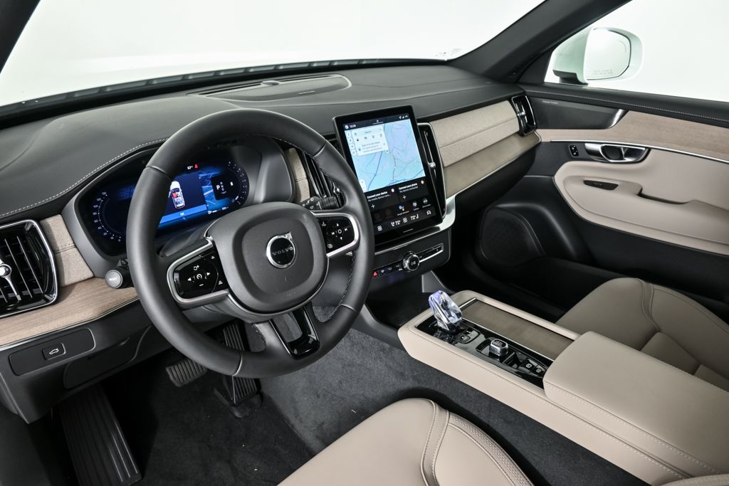 2026 Volvo XC90 Plus photo 4