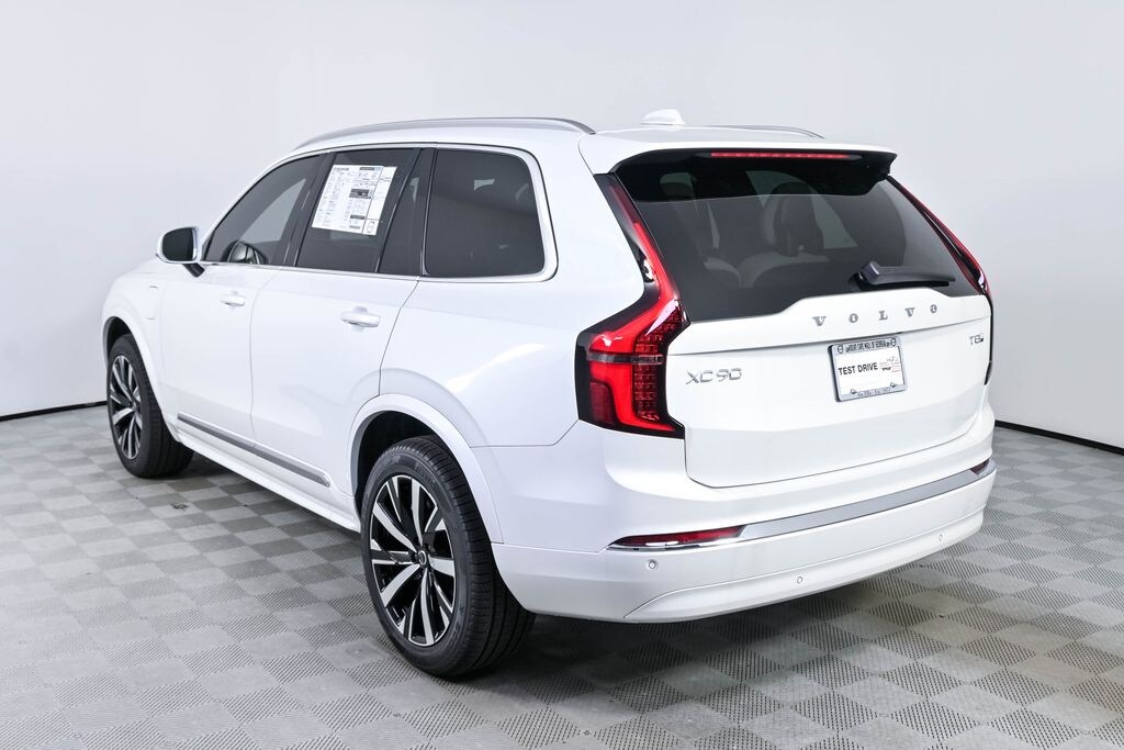 New 2026 Volvo XC90 plug-in hybrid T8 Core SUV