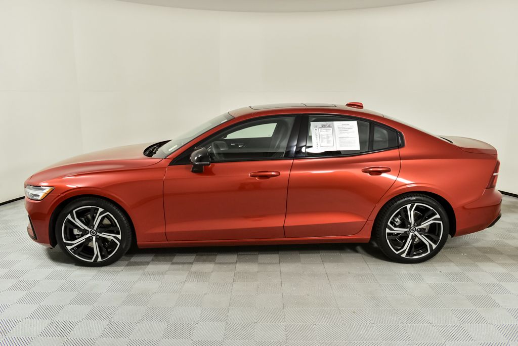 2024 Volvo S60 B5 Ultimate photo 2