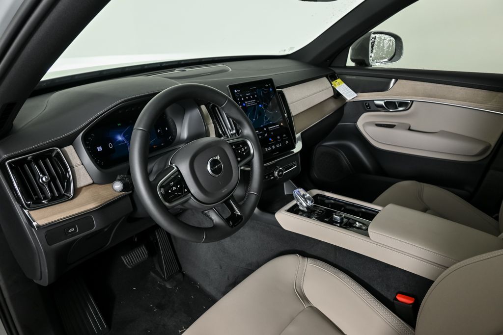 2026 Volvo XC90 Plus photo 4