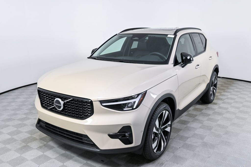 2026 Volvo XC40 B4 Plus Dark FWD's photo