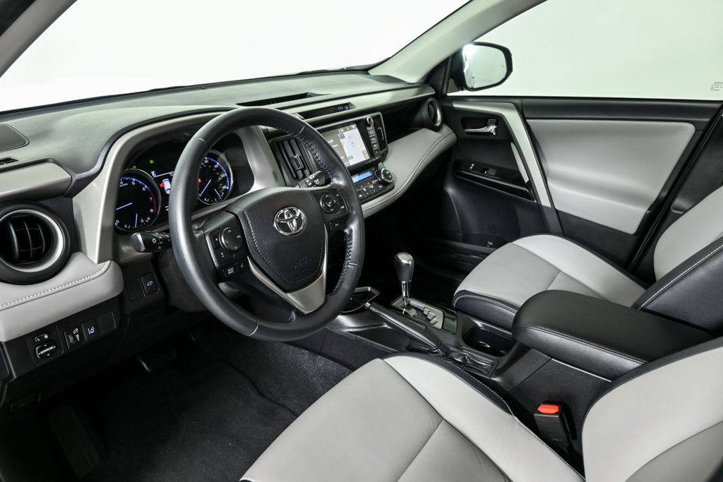 2018 Toyota RAV4 Limited photo 4