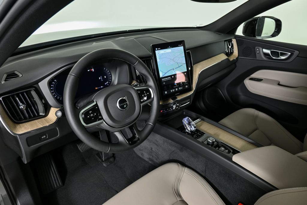 2026 Volvo XC60 B5 Plus photo 3