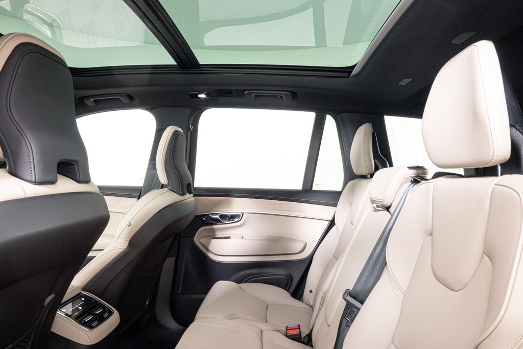 2026 Volvo XC90 Plus - Photo 16