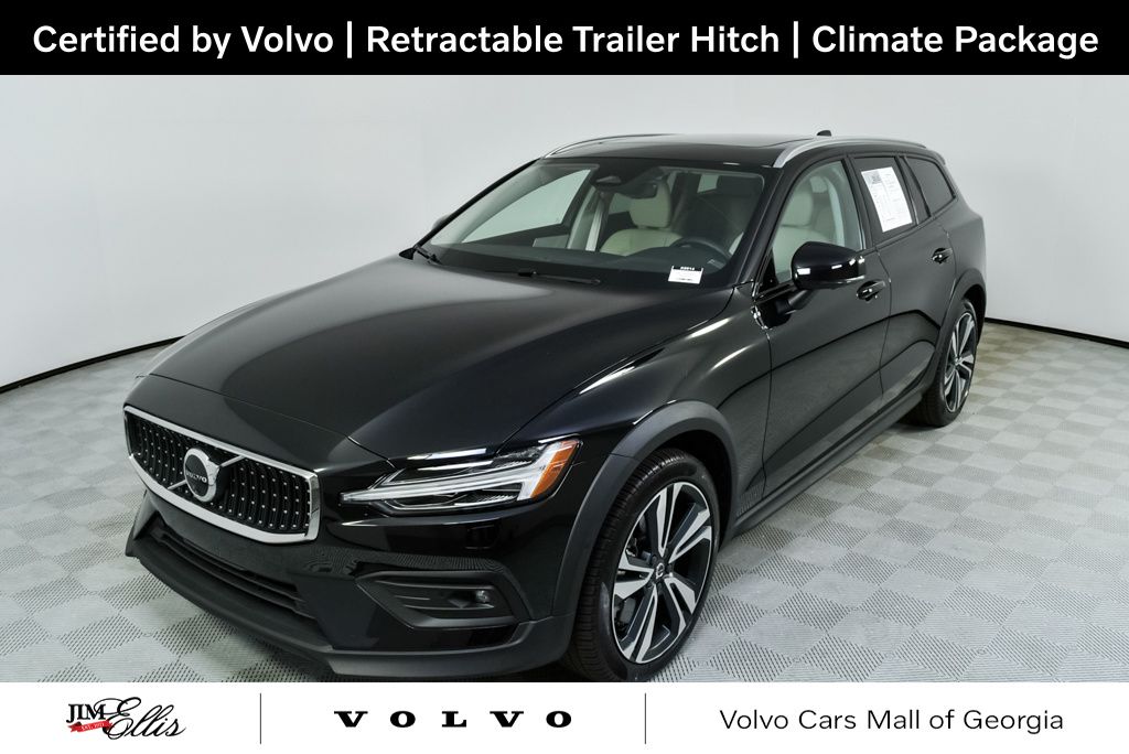 2024 Volvo V60 Cross Country Plus's photo