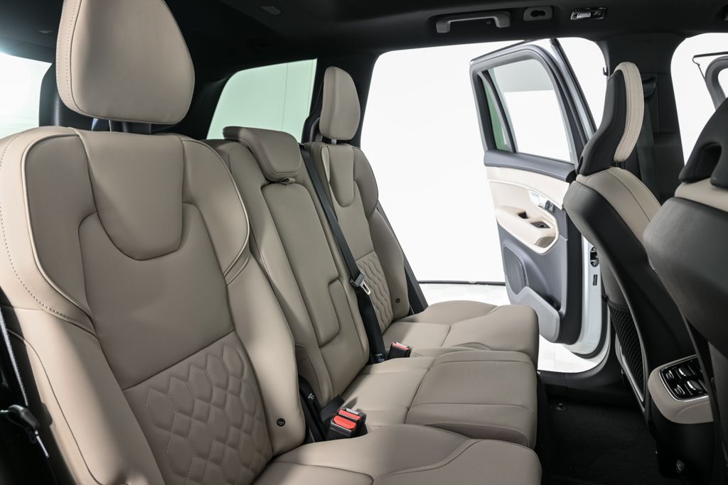 2026 Volvo XC90 Plus - Photo 23
