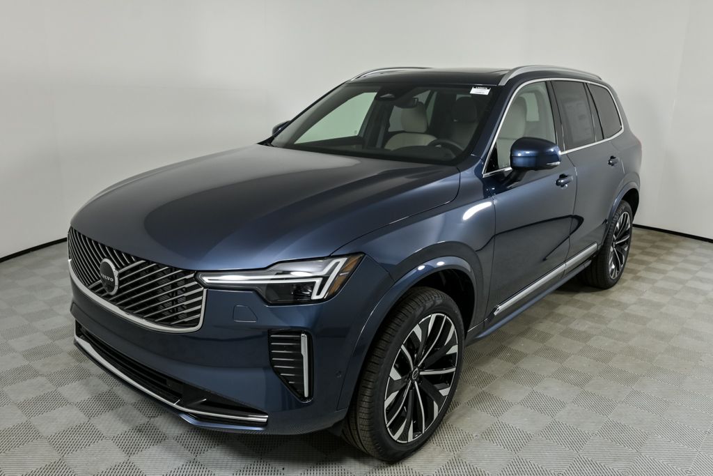 2026 Volvo XC90 Plus's photo