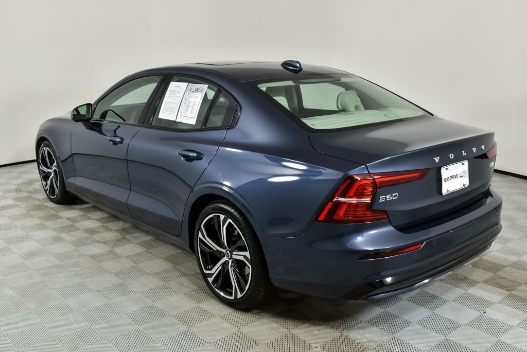 2024 Volvo S60 B5 Plus photo 3