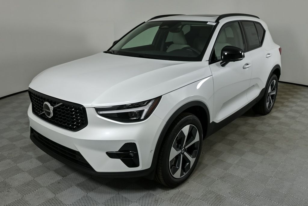 New 2026 Volvo XC40 B5 Plus SUV