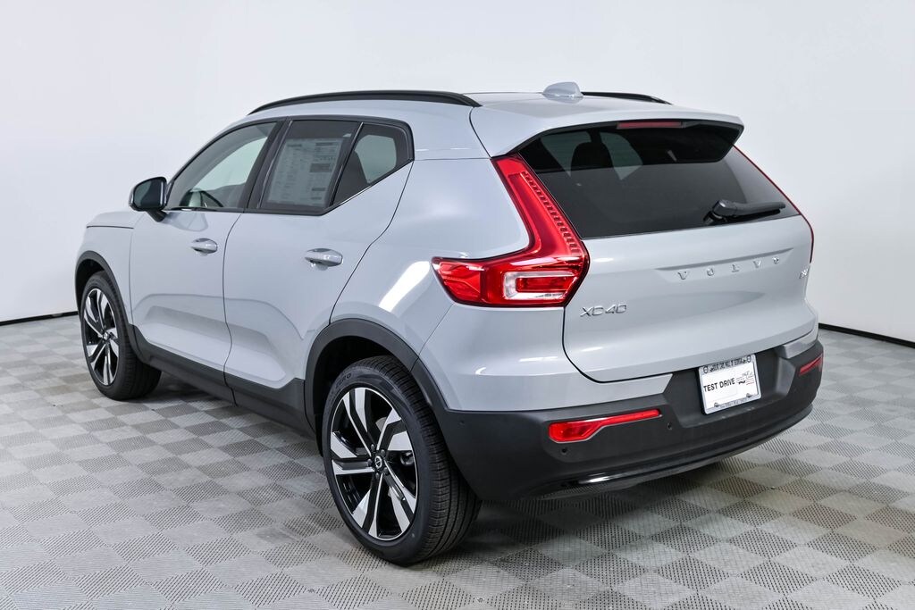 New 2026 Volvo XC40 B5 Ultra SUV