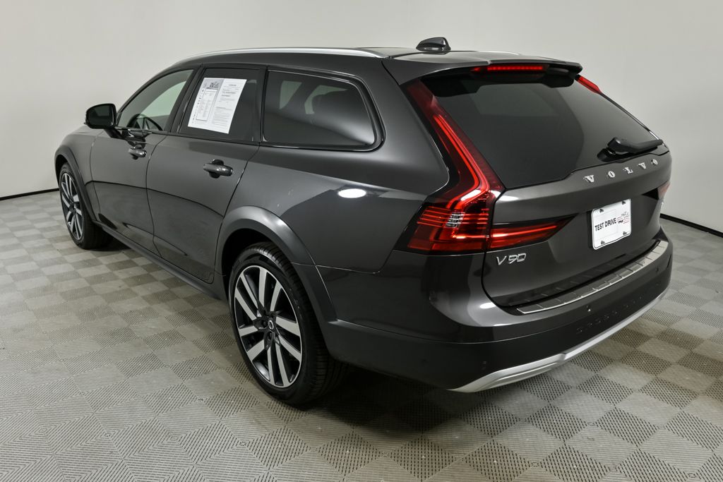 2024 Volvo V90 Cross Country B6 Ultimate photo 3