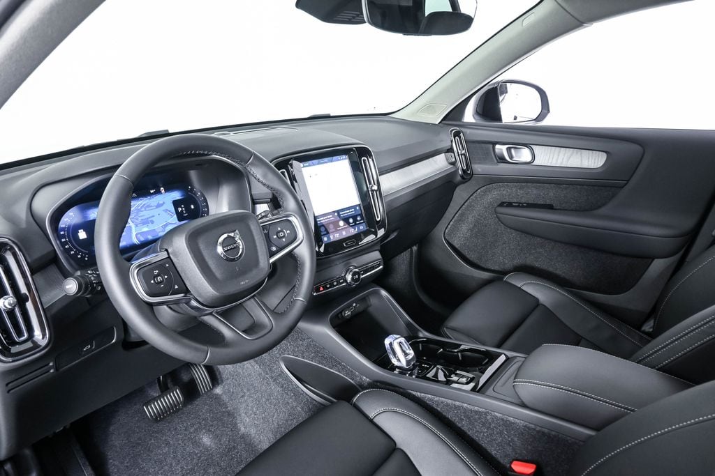 New 2026 Volvo XC40 B5 Plus SUV
