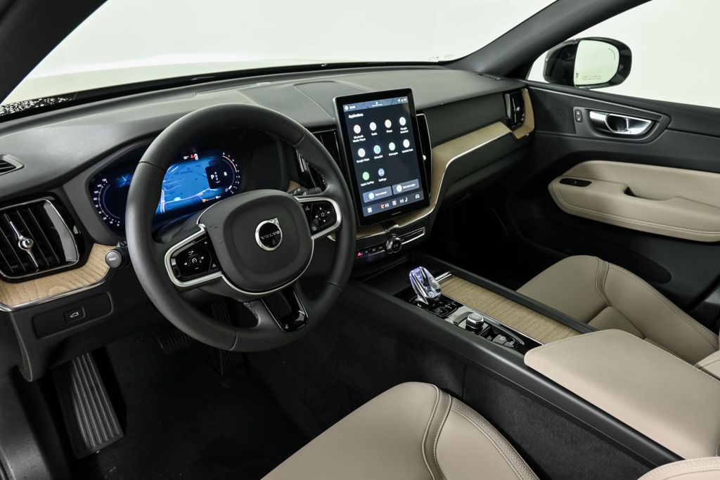 2026 Volvo XC60 B5 Plus photo 4