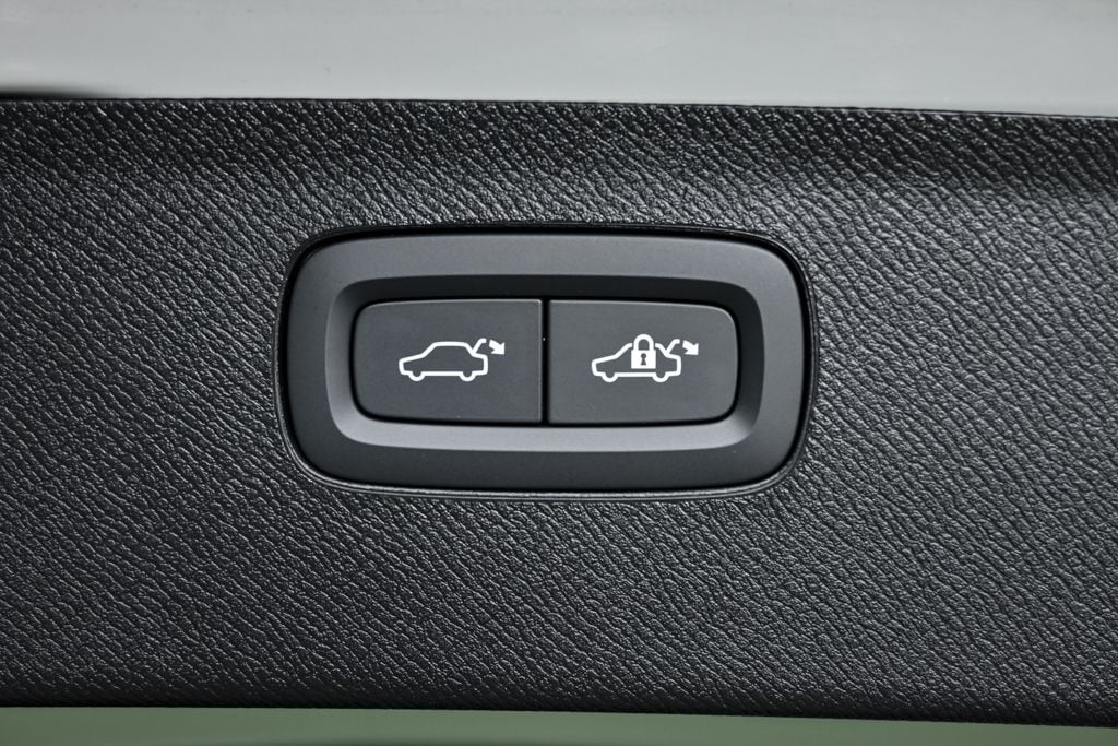 2026 Volvo XC90 Plus - Photo 33