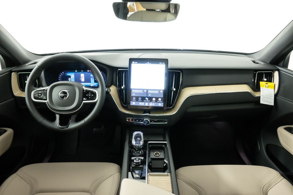 2026 Volvo XC60 B5 Core photo 2