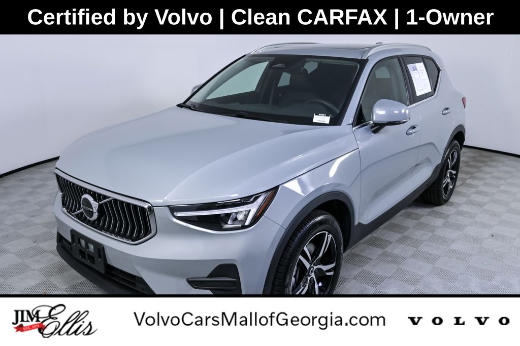 2025 Volvo XC40 Core's photo