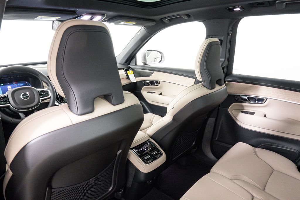 2026 Volvo XC90 Plus - Photo 17
