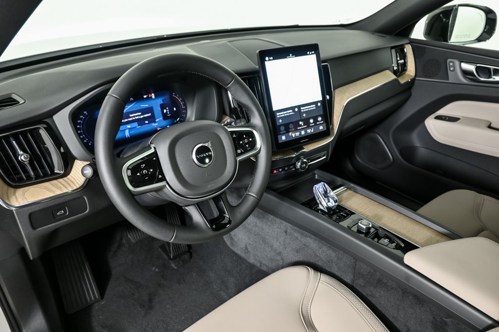 2026 Volvo XC60 B5 Plus photo 4