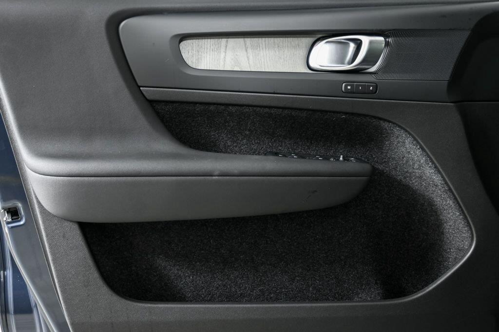 2026 Volvo XC40 Core - Photo 8