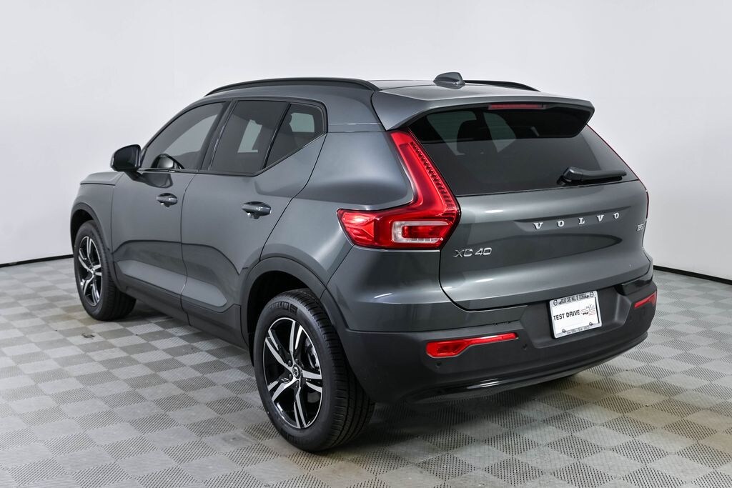 New 2026 Volvo XC40 B5 Core SUV