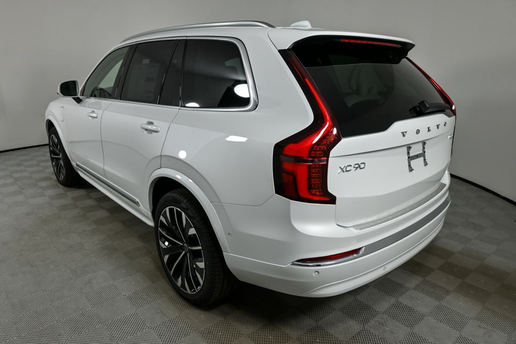 2026 Volvo XC90 T8 photo 2