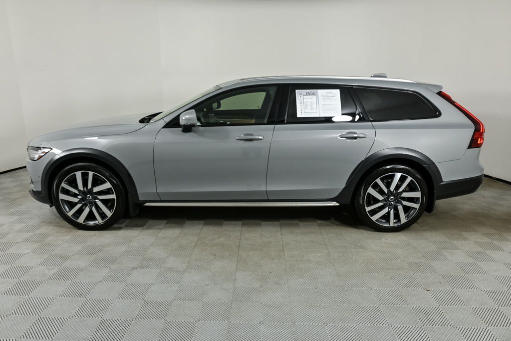 2024 Volvo V90 Cross Country B6 Ultimate photo 2