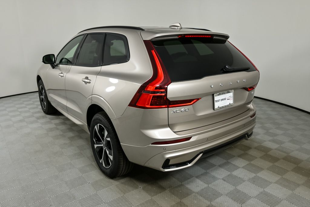 2026 Volvo XC60 B5 Core photo 3