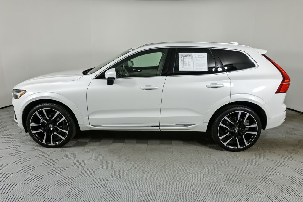 2023 Volvo XC60 B5 Ultimate photo 2