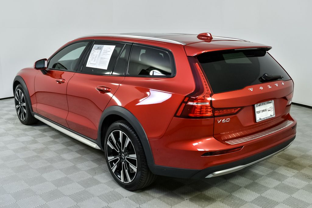2024 Volvo V60 Cross Country B5 Ultimate photo 3