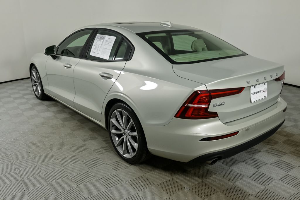 2019 Volvo S60 T5 Momentum photo 3