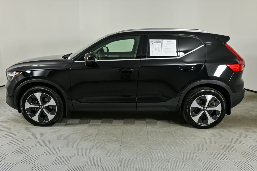 2024 Volvo XC40 Plus photo 2