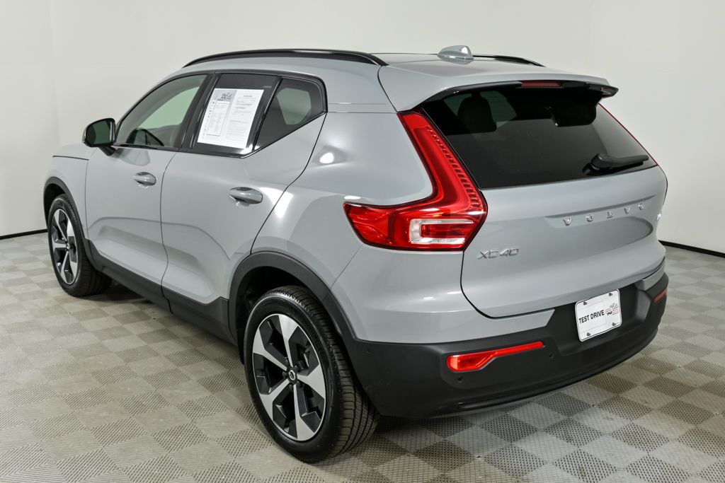 2025 Volvo XC40 Plus photo 3