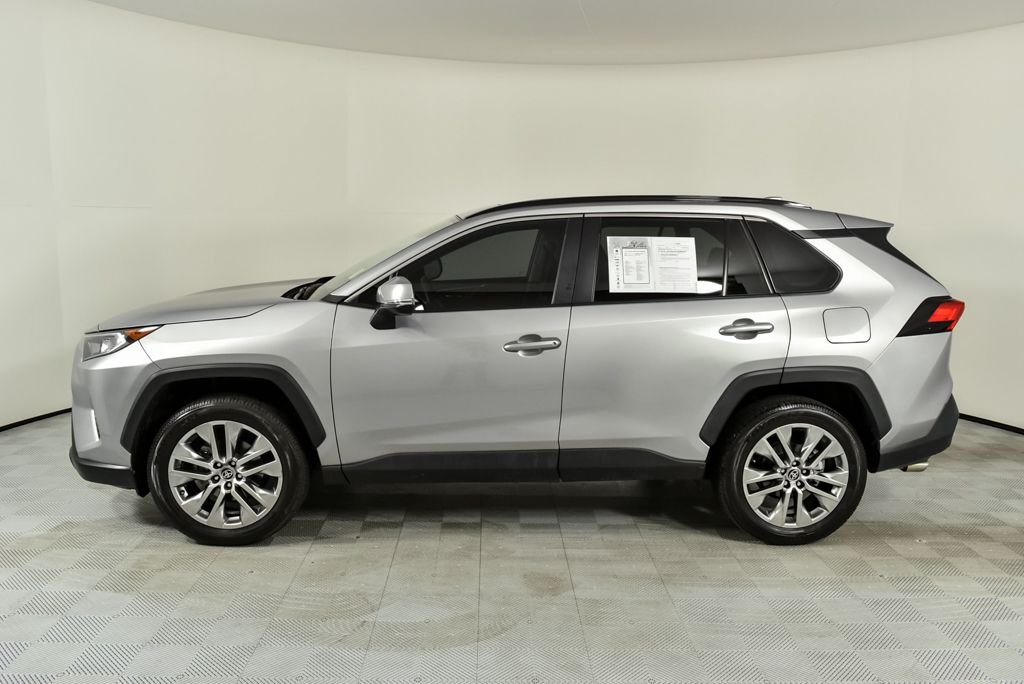 2021 Toyota RAV4 XLE Premium photo 2