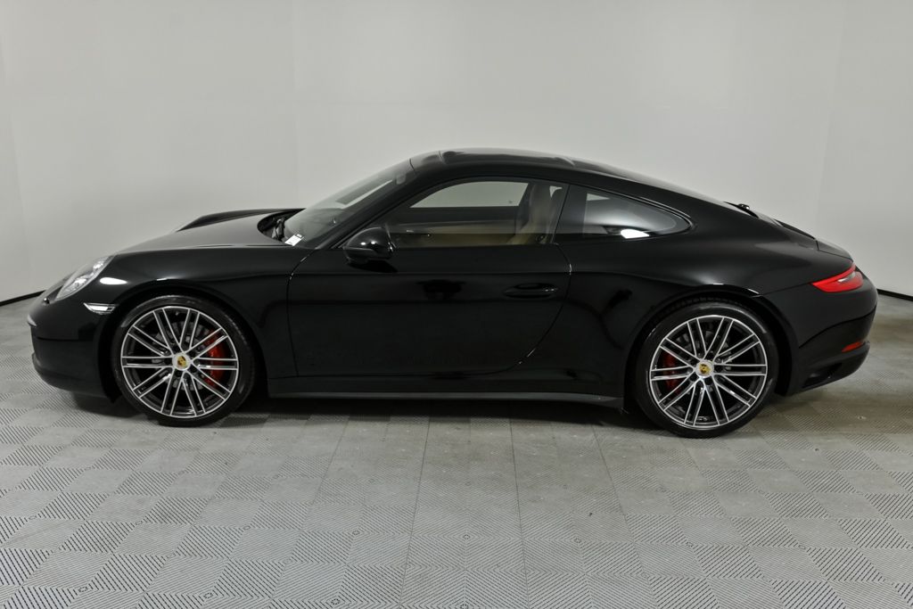 2017 Porsche 911 Coupe photo 2