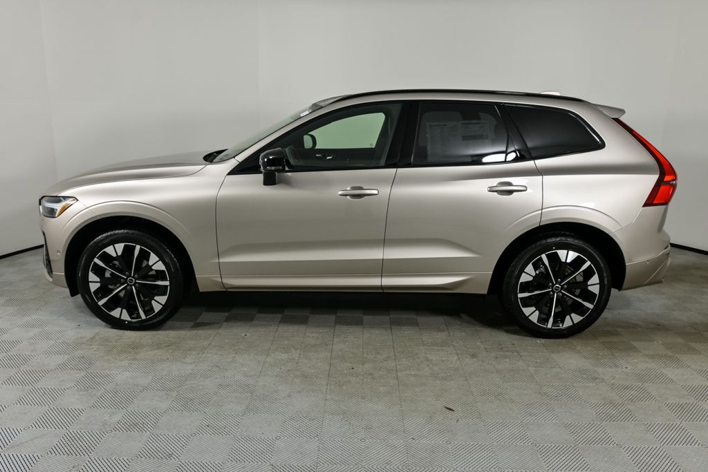 2026 Volvo XC60 B5 Plus photo 2