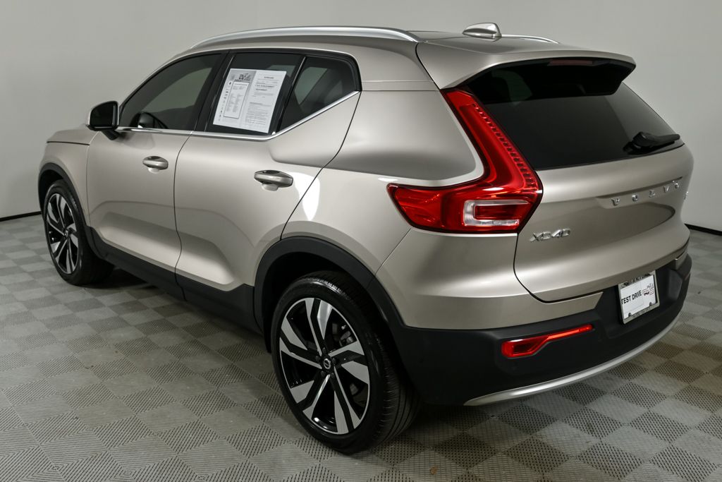 2023 Volvo XC40 AWD Plus photo 3