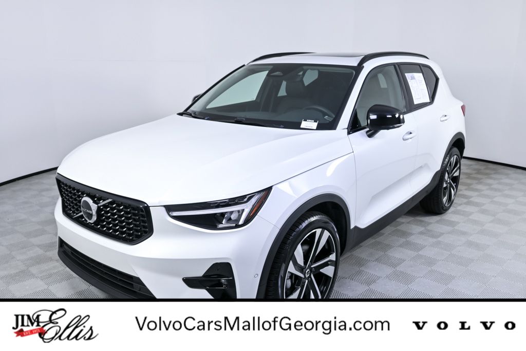 2025 Volvo XC40 Plus's photo