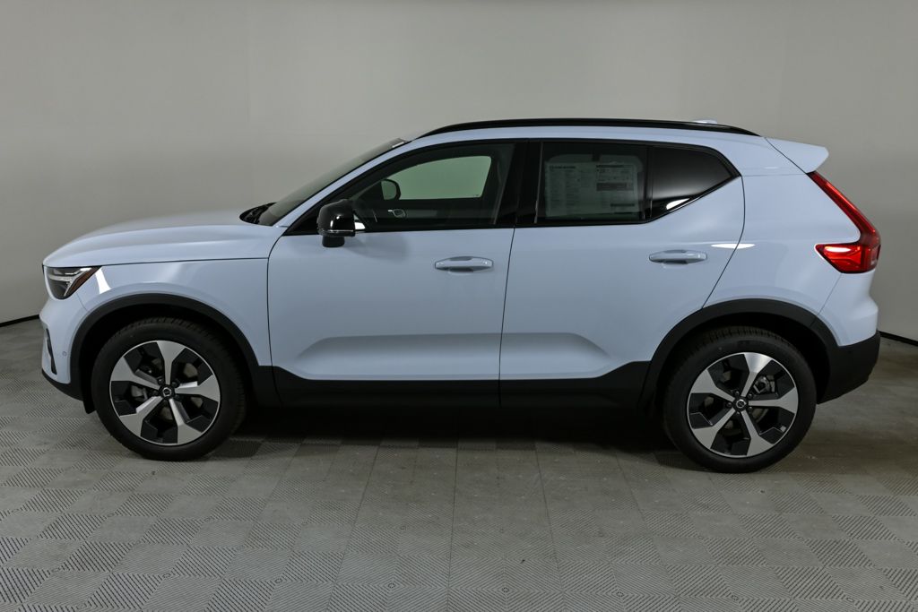 2026 Volvo XC40 Plus photo 2