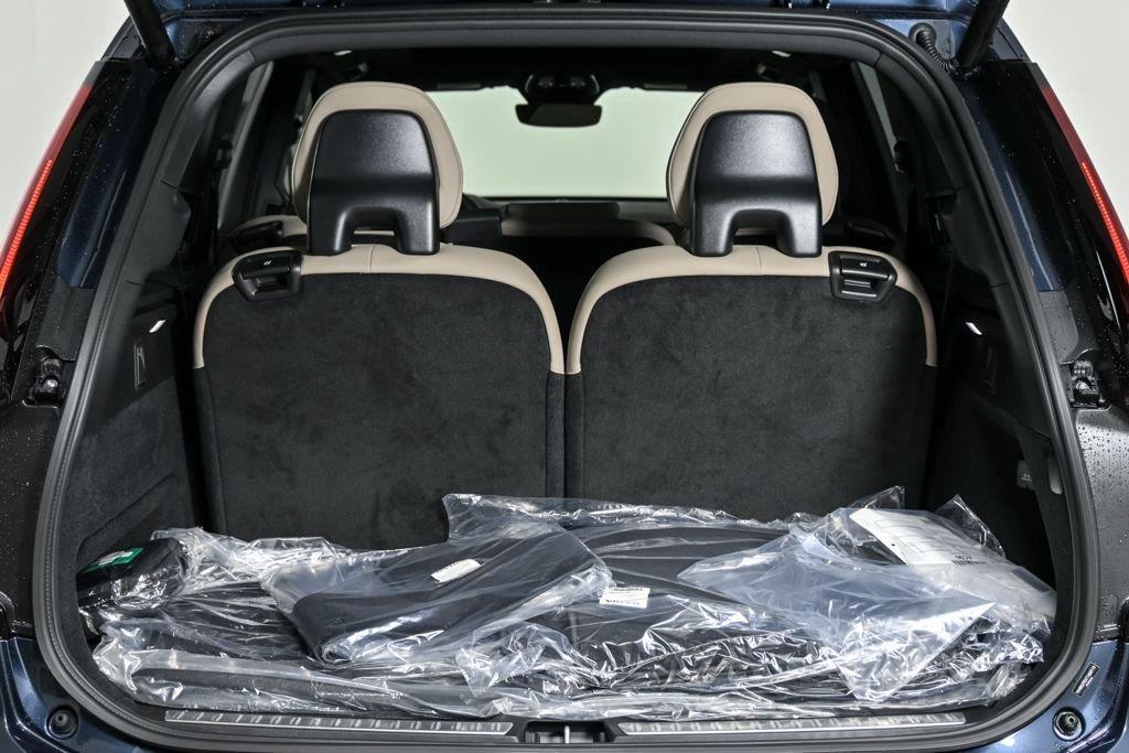 2026 Volvo XC90 Plus - Photo 32