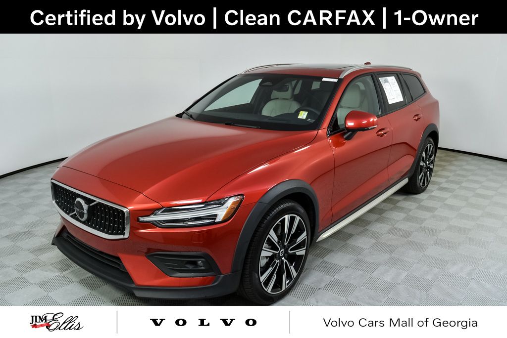 2024 Volvo V60 Cross Country Ultimate's photo