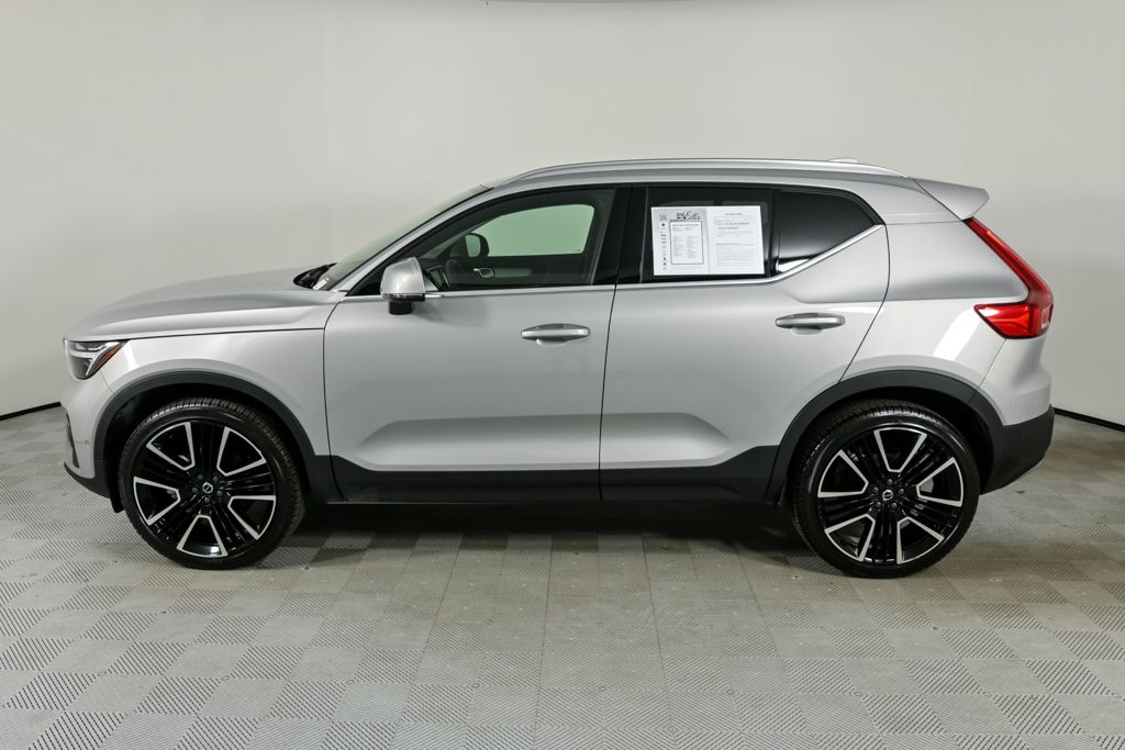 2024 Volvo XC40 Ultimate photo 2