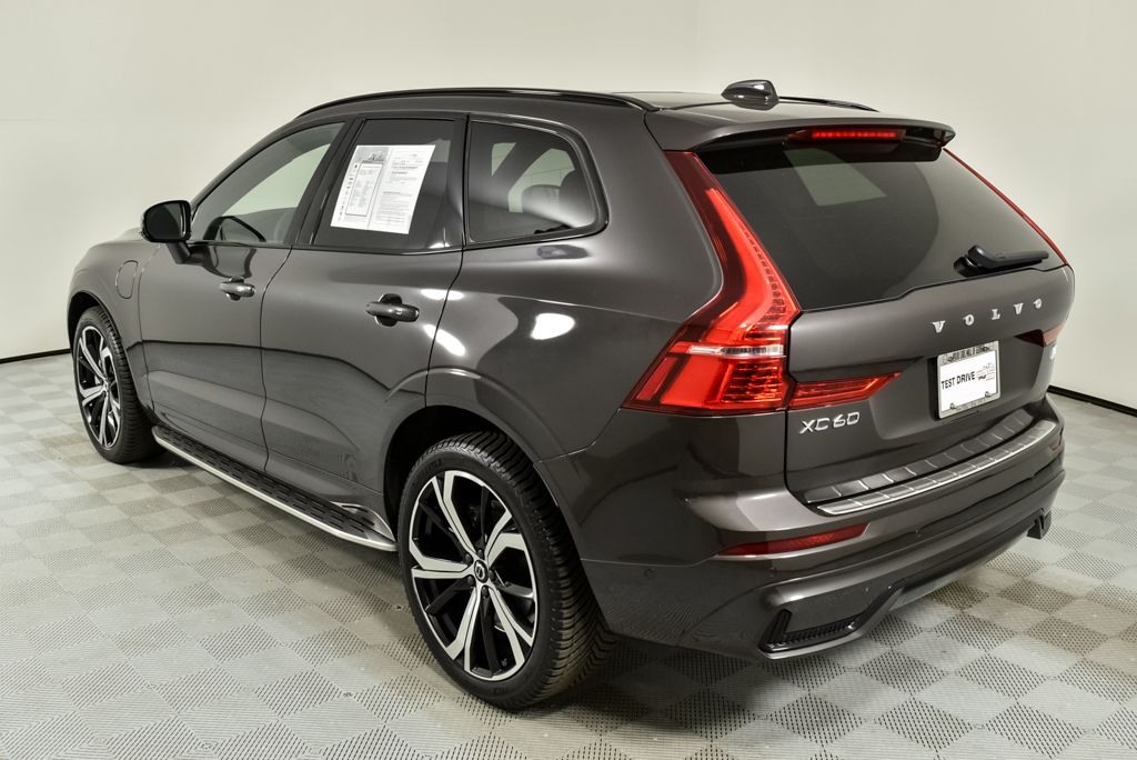 2024 Volvo XC60 Hybrid T8 Ultimate photo 3
