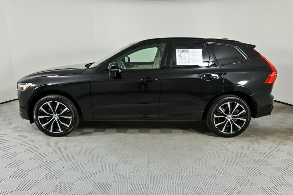 2023 Volvo XC60 B5 Plus photo 2